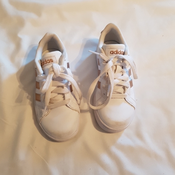 Adidas size 11K white leather shoes - Picture 2 of 9